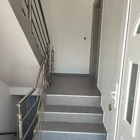 Nicole Wera Apartment Nin