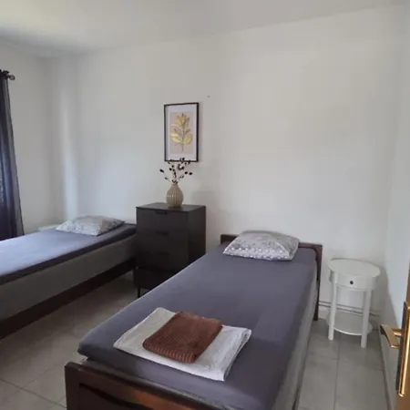 Apartment Nicole Wera Nin