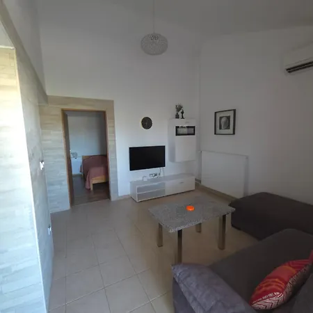 Apartment Nicole Wera Nin