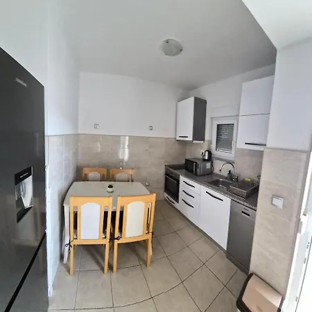 Nicole Wera Apartamento *