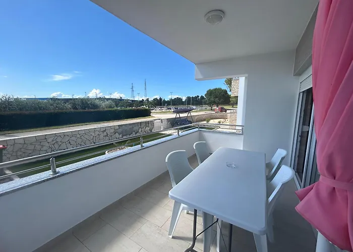 Nicole Wera דירה נין